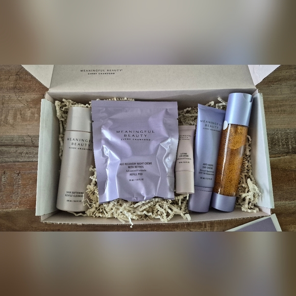 Meaningful Beauty Cindy Crawford 5 Piece Set New In Box - Picture 8 of 10